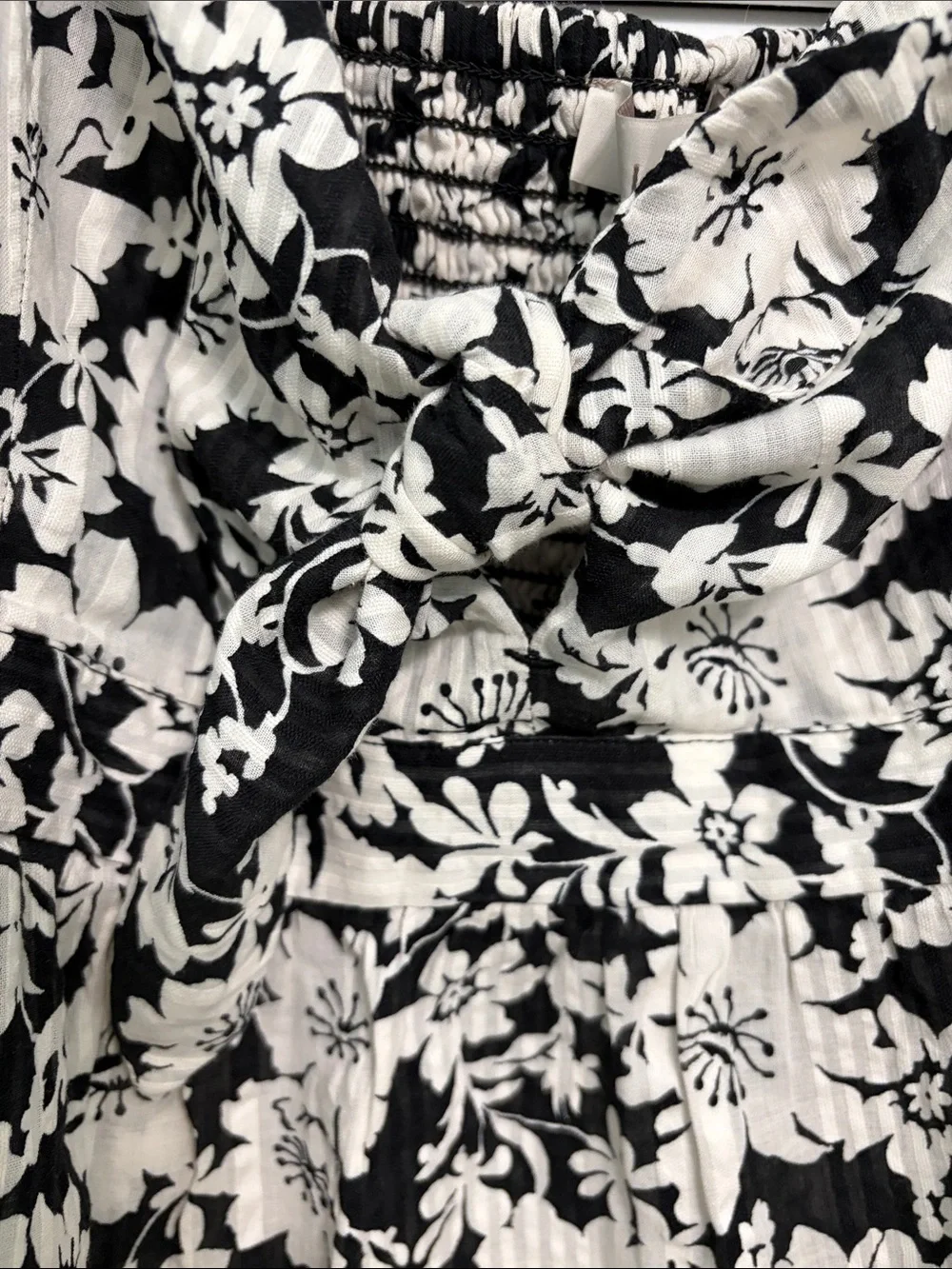 Loft Black & White Floral Scoop Neck Women's Top